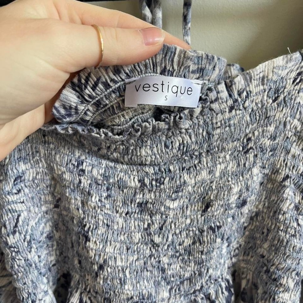 Blue and white Vestique fun Flowy sleeve crop top size XS - Picture 3 of 6